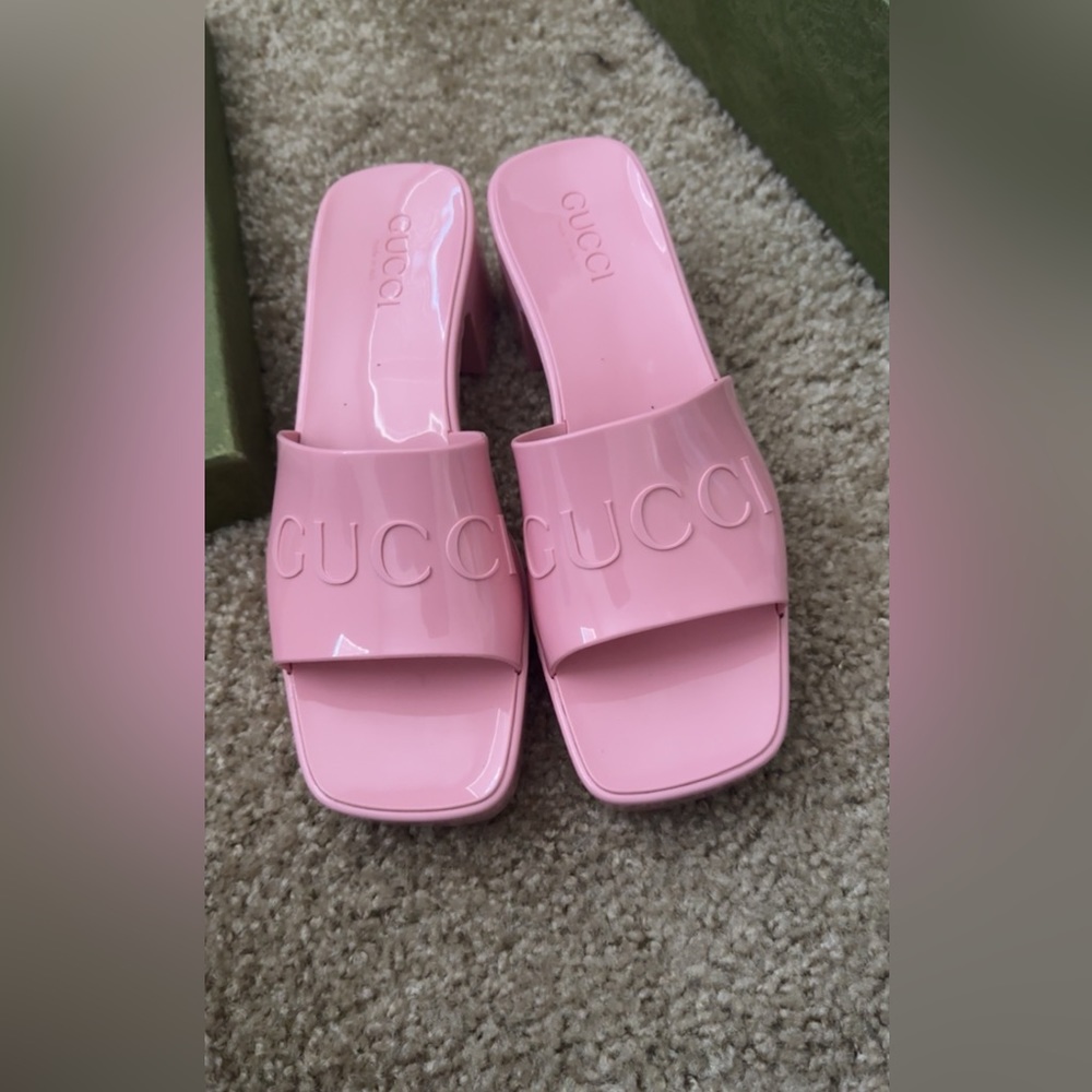 GUCCI Rubber slide sandals (pink)